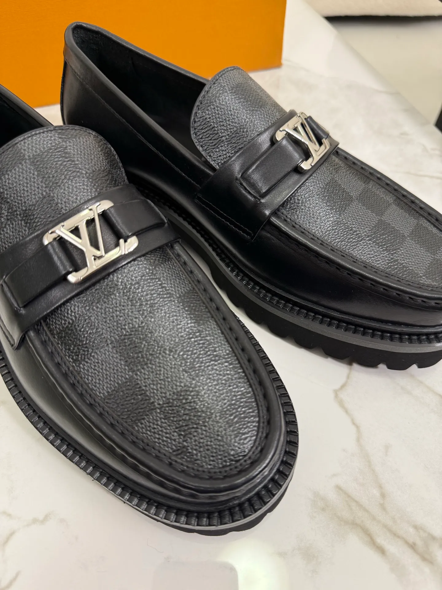 [L Family] Top P: 800💰 ▪️Size: 39-44 (38.45 custom-made) The top male god leather shoes Lv series are sold at the same time with original factory configuration, original cowhide fabric imported from Italy, soft and comfortable, imported water-dyed cow lining, soles: original ultra-light French foam outsole super comfortable, original factory with single goods 🔍🔍high quality, can be entered and exited at will, welcome to compare and synchronize.